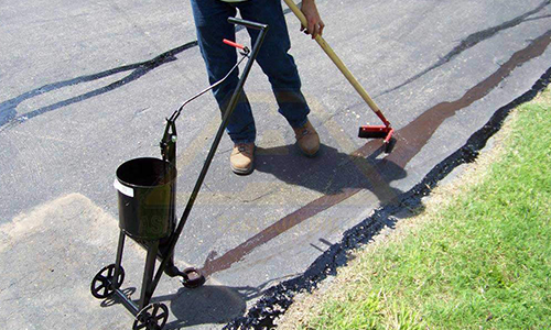 Active Asphalt Crack Filling